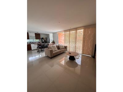 Apartamento en venta en El Poblado, Medellín · foto 2 de 13