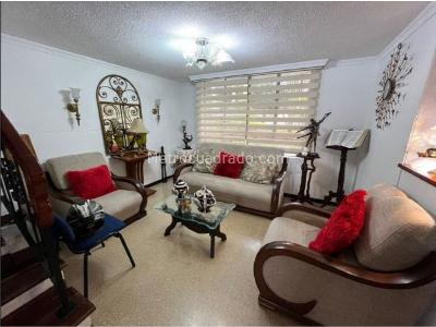 Casa de 5 alcobas en venta en El Dorado, Envigado, 250 m² · foto 2 de 17
