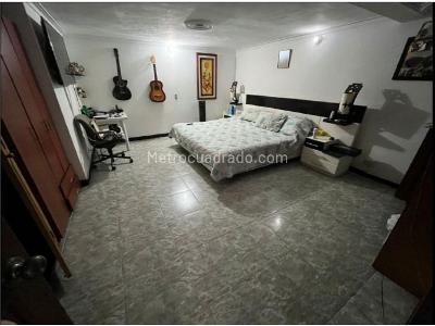 Casa de 5 alcobas en venta en El Dorado, Envigado, 250 m² · foto 12 de 17