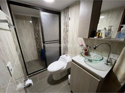 Casa de 5 alcobas en venta en El Dorado, Envigado, 250 m² · foto 13 de 17