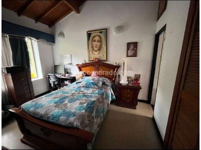 Casa de 5 alcobas en venta en El Dorado, Envigado, 250 m² · foto 14 de 17
