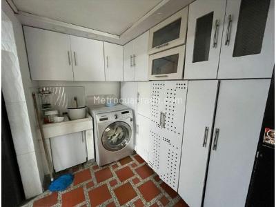 Casa de 5 alcobas en venta en El Dorado, Envigado, 250 m² · foto 17 de 17