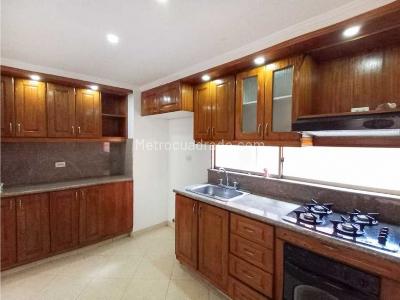 Apartamento de 3 alcobas en venta en Conquistadores, Medellín, 174 m² · foto 7 de 20