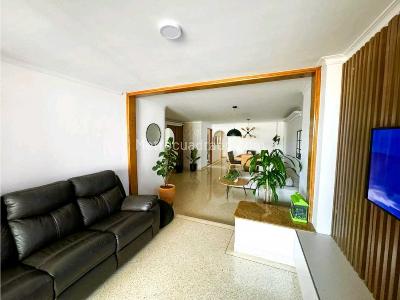 Apartamento de 3 alcobas en venta en Conquistadores, Medellín, 120 m² · foto 2 de 17