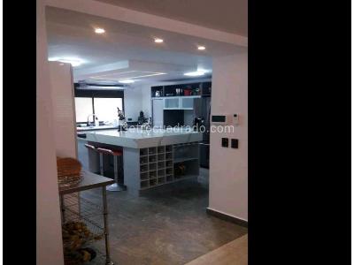 Apartamento de 3 alcobas en venta en 1er Parque Laureles, Medellín, 195 m² · foto 2 de 18