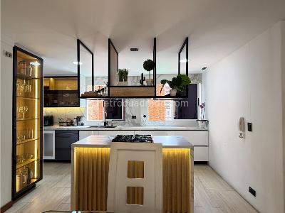 Apartamento de 4 alcobas en venta en Lorena, Medellín, 163 m² · foto 12 de 20