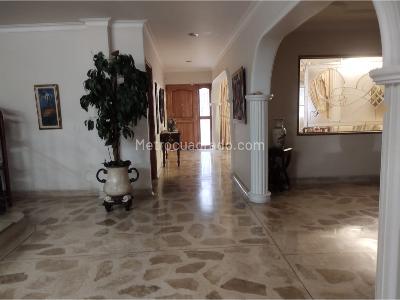 Casa de 5 alcobas en venta en Laureles, Medellín, 340 m² · foto 2 de 6