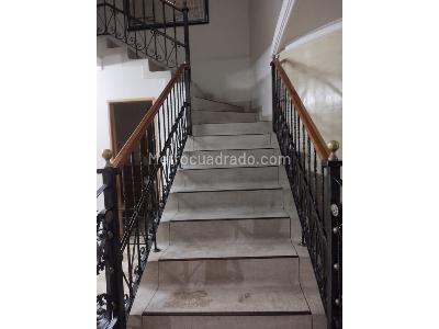Casa de 5 alcobas en venta en Laureles, Medellín, 340 m² · foto 5 de 6