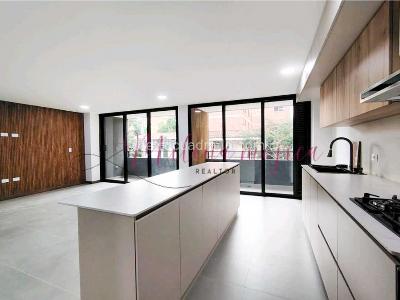 Apartamento de 3 alcobas en venta en Laureles, Medellín, 155 m² · foto 2 de 17