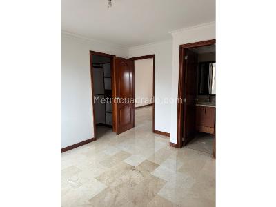 Apartamento de 3 alcobas en venta en 2do Parque Laureles, Medellín, 180 m² · foto 3 de 11