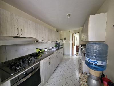 Apartamento de 3 alcobas en venta en Poblado Patio Bonito, Medellín, 233 m² · foto 2 de 20