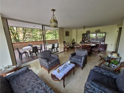 Apartamento de 3 alcobas en venta en Poblado Patio Bonito, Medellín, 233 m² · foto 3 de 20