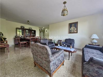Apartamento de 3 alcobas en venta en Poblado Patio Bonito, Medellín, 233 m² · foto 4 de 20