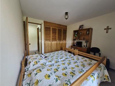 Apartamento de 3 alcobas en venta en Poblado Patio Bonito, Medellín, 233 m² · foto 9 de 20