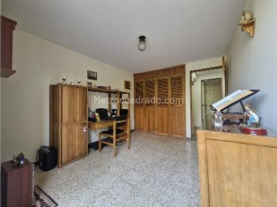 Apartamento de 3 alcobas en venta en Poblado Patio Bonito, Medellín, 233 m² · foto 10 de 20