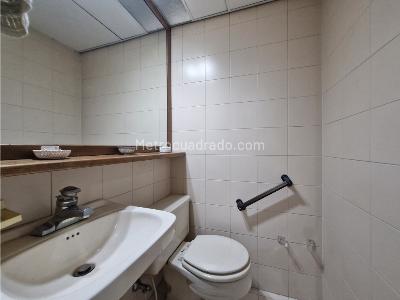 Apartamento de 3 alcobas en venta en Poblado Patio Bonito, Medellín, 233 m² · foto 14 de 20
