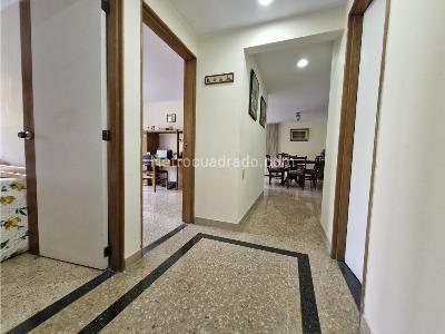 Apartamento de 3 alcobas en venta en Poblado Patio Bonito, Medellín, 233 m² · foto 16 de 20