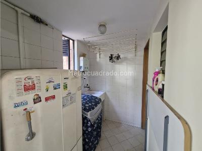 Apartamento de 3 alcobas en venta en Poblado Patio Bonito, Medellín, 233 m² · foto 18 de 20