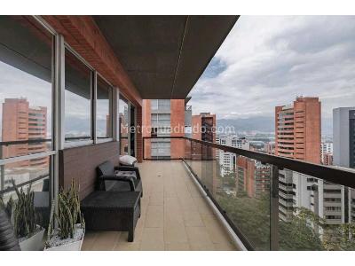 Apartamento de 3 alcobas en venta en Poblado En La Comuna 14 De Medellin, Medellín, 210 m² · foto 6 de 18
