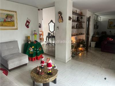 Casa de 4 alcobas en venta en La Castellana, Medellín, 168 m² · foto 2 de 20