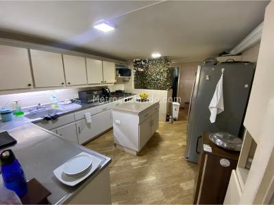 Casa de 4 alcobas en venta en El Poblado, Medellín, 460 m² · foto 3 de 20