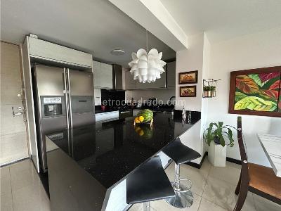 Apartamento en venta en Loma De Los Bernal, Medellín · foto 9 de 16