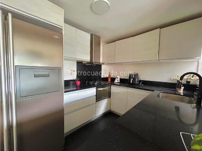 Apartamento en venta en Loma De Los Bernal, Medellín · foto 10 de 16