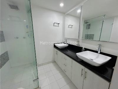 Apartamento en venta en Loma De Los Bernal, Medellín · foto 13 de 16