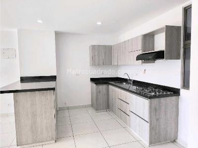 Apartamento de 3 alcobas en venta en Cristobal, Medellín, 82 m² · foto 2 de 10