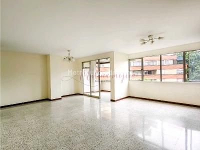 Apartamento de 3 alcobas en venta en Conquistadores, Medellín, 142 m² · foto 3 de 20