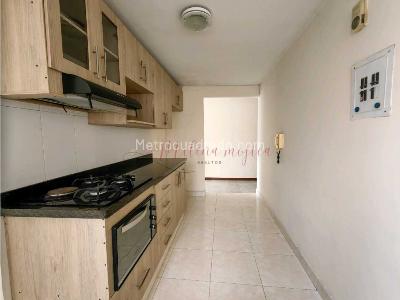 Apartamento de 3 alcobas en venta en Conquistadores, Medellín, 142 m² · foto 9 de 20