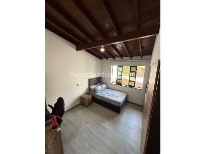 Casa de 4 alcobas en venta en Loma Del Escobero, Envigado, 240 m² · foto 12 de 20