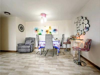 Apartamento de 3 alcobas en venta en Loma De Los Bernal, Medellín, 76 m² · foto 3 de 20