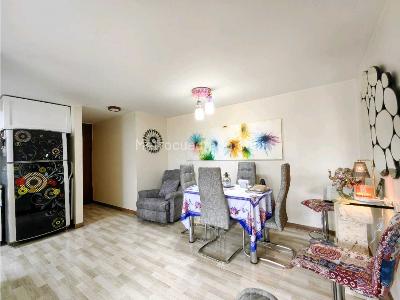 Apartamento de 3 alcobas en venta en Loma De Los Bernal, Medellín, 76 m² · foto 5 de 20