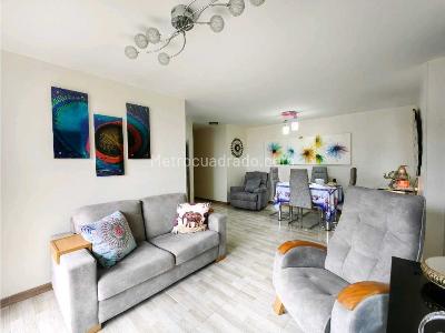 Apartamento de 3 alcobas en venta en Loma De Los Bernal, Medellín, 76 m² · foto 9 de 20
