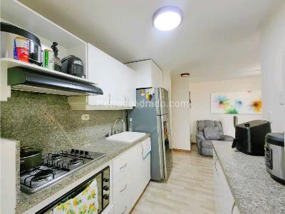 Apartamento de 3 alcobas en venta en Loma De Los Bernal, Medellín, 76 m² · foto 13 de 20