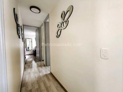 Apartamento de 3 alcobas en venta en Loma De Los Bernal, Medellín, 76 m² · foto 17 de 20