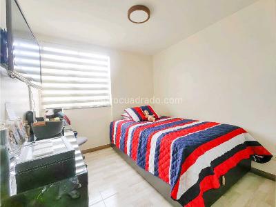 Apartamento de 3 alcobas en venta en Loma De Los Bernal, Medellín, 76 m² · foto 18 de 20
