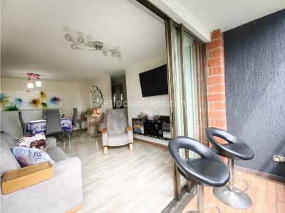 Apartamento de 3 alcobas en venta en Loma De Los Bernal, Medellín, 76 m² · foto 4 de 20