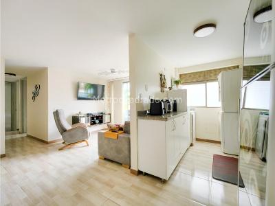 Apartamento de 3 alcobas en venta en Loma De Los Bernal, Medellín, 76 m² · foto 12 de 20