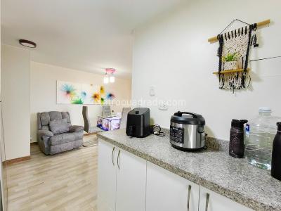 Apartamento de 3 alcobas en venta en Loma De Los Bernal, Medellín, 76 m² · foto 14 de 20