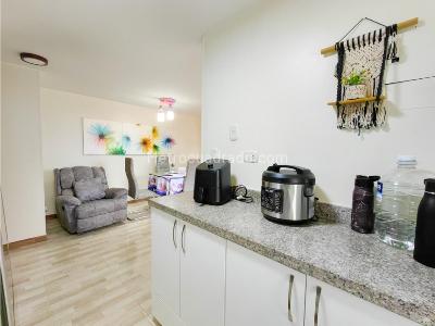 Apartamento de 3 alcobas en venta en Loma De Los Bernal, Medellín, 76 m² · foto 16 de 20