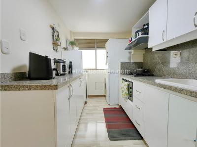 Apartamento de 3 alcobas en venta en Loma De Los Bernal, Medellín, 76 m² · foto 17 de 20