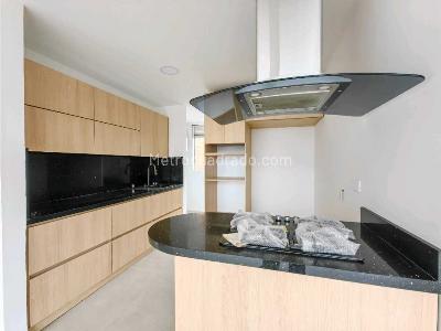 Apartamento de 3 alcobas en venta en Conquistadores, Medellín, 140 m² · foto 5 de 20