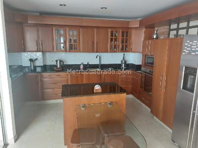 Casa de 4 alcobas en venta en Loma De San Jose, Sabaneta, 364 m² · foto 2 de 20