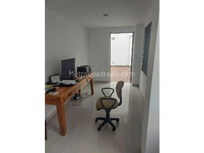 Casa de 4 alcobas en venta en Loma De San Jose, Sabaneta, 364 m² · foto 4 de 20