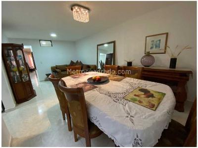 Apartamento de 2 alcobas en venta en Belen La Nubia, Medellín, 74 m² · foto 2 de 12