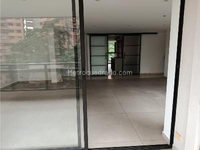 Apartamento de 3 alcobas en venta en El Poblado Provenza, Medellín, 207 m² · foto 4 de 15