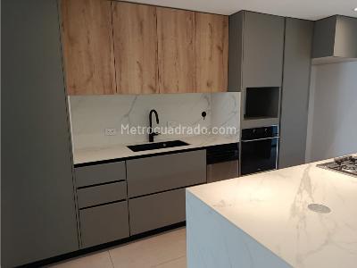 Apartamento de 3 alcobas en venta en El Poblado Provenza, Medellín, 207 m² · foto 7 de 15