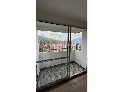 Apartamento de 3 alcobas en venta en Calasania, Medellín, 54 m² · foto 2 de 11